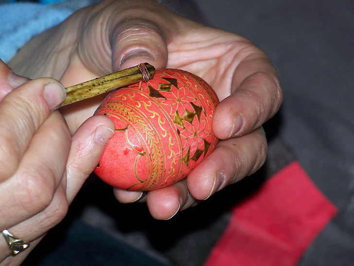 romania, painted œufs, hands, artist