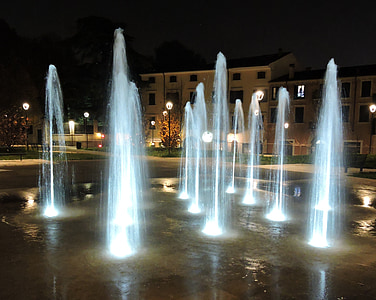 fontes, Praça cittadella, Verona, à noite, noturno, iluminação