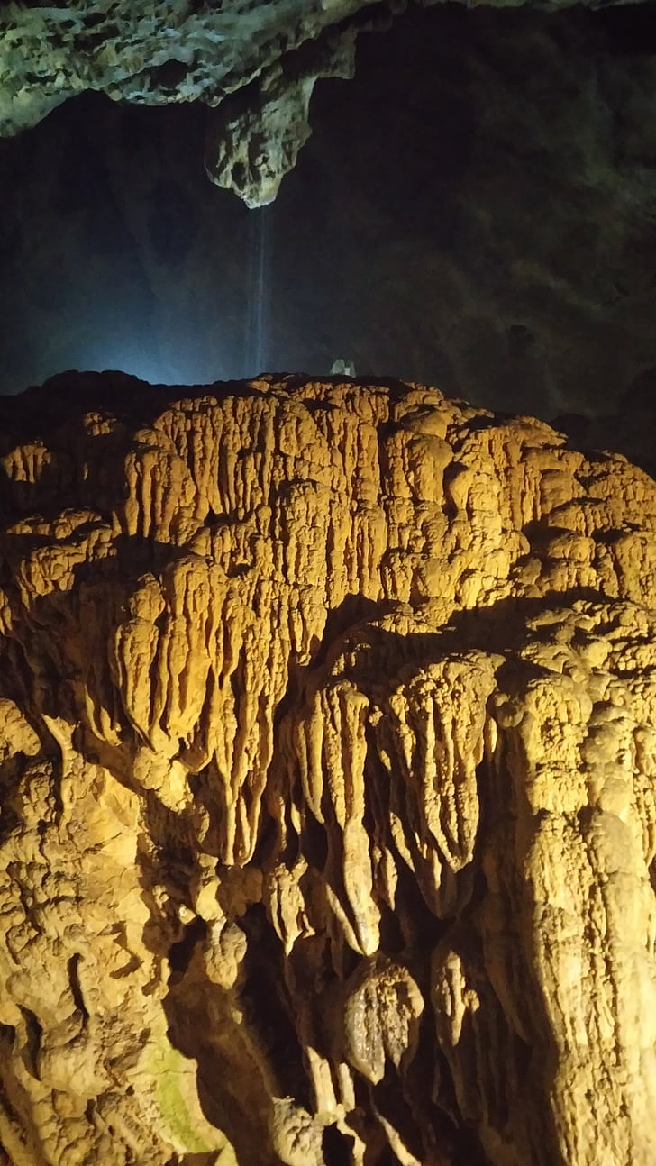 Печера, рок, сталактитові