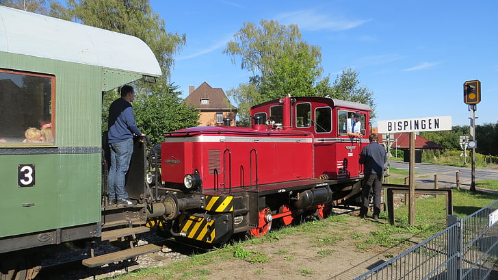Bispingen, Heide, Brezo de Lüneburg, pagan expresa, locomotora diesel, conductor del tren, parada