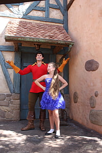 Gaston, pohledný muž, Disney, červená, léto, světlé