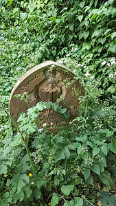 Pierre tombale, cimetière, envahi par la végétation, Pierre tombale, cimetière de l’église, chair de poule, mémoire