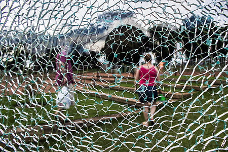 glass, broken, trincado, netting, net - Sports Equipment, soccer