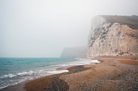 plaža, u blizini, siva, stjenovita, stijene, magle, preko dana