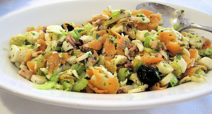 salát z mořských plodů, chobotnice, celer, zelenina, Itálie