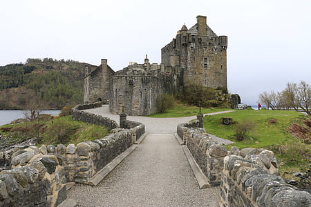 Eilean Donan castle, Schloss, Schottland, Geschichte, Bauwerke, Gebäude außen, Architektur