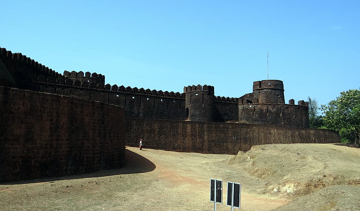 Mirjan, Mirjan fort, vallien, Uttar kannada, Intia, laterite kivi