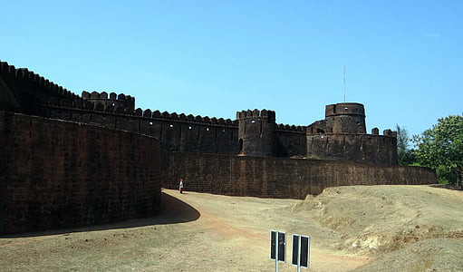 MIRJAN, MIRJAN fort, murallas, Uttar kannada, India, piedra de laterita