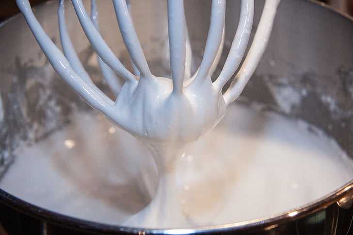 stirring device, whisk, bake, cream, whipped cream