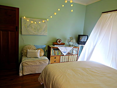 spalnica, leta 1960, ura, luči, stari, postelja, bela