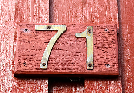 fachada, número, números de casa, madera, figuras de bronce, 71