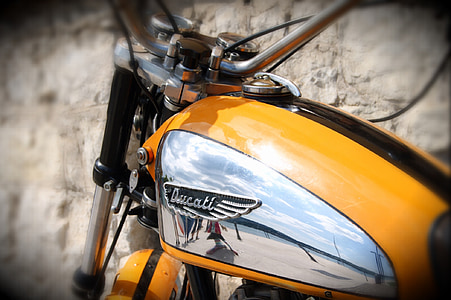 Ducati, Garda, Salo, motocycle, moto vélo, jaune