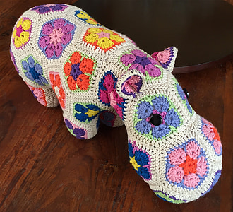happypotamus, au crochet, hippopotame, conception de fleur africaine, à la main, Heidi porte design, filé