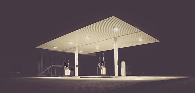 gasolinera, gas, gasolinera, l'estació de gasolina, nit, il·luminat, no hi ha persones