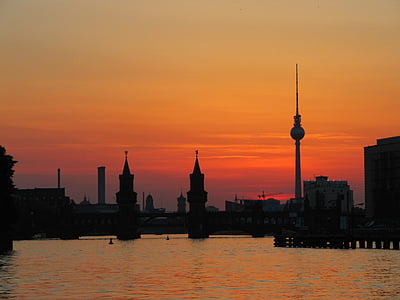 Berlīne, Oberbaumbrücke, televīzijas tornis, abendstimmung, vakarā, debesis, jautrība