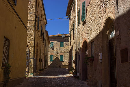Toscana, Casale marittima, Italien, landsbyens centrum, historisk set, bygning, huse facader