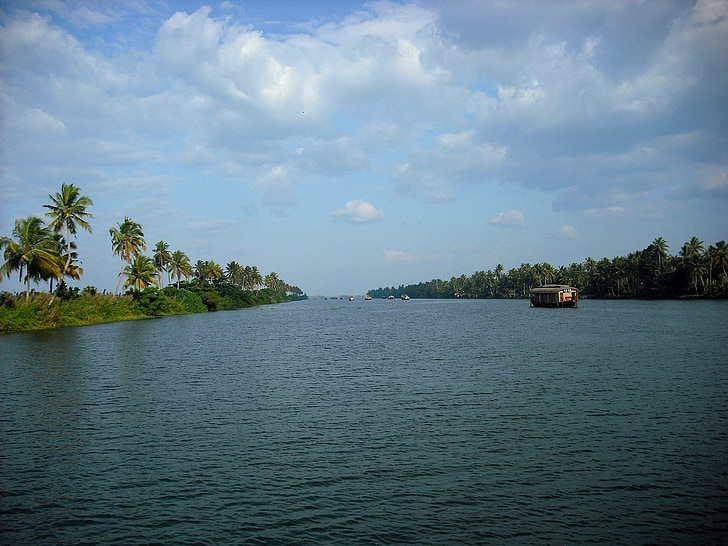 Kerala, Indien, bakvatten, floden, båtar