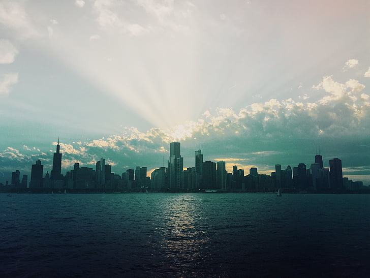 Chicago, utca-és városrészlet, Sugarai light, napfény, sugarak, hatása, felhők