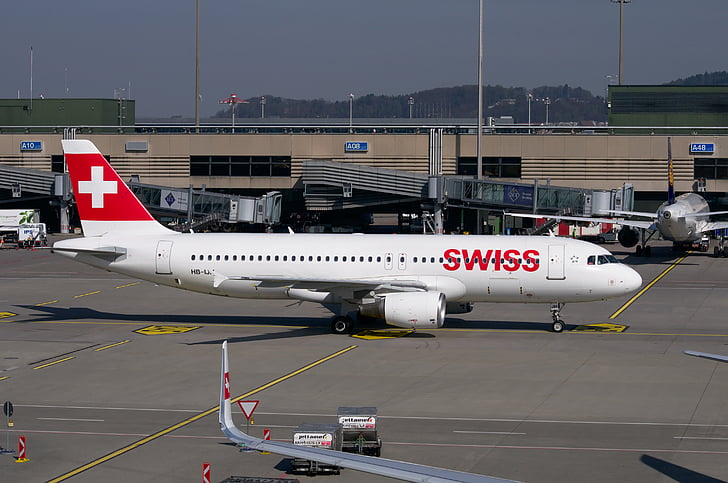 Swiss, samolot, Rozwiązanie cs100 Bombardier, Lotnisko Zurych, Lotnisko, Szwajcaria, asfalt