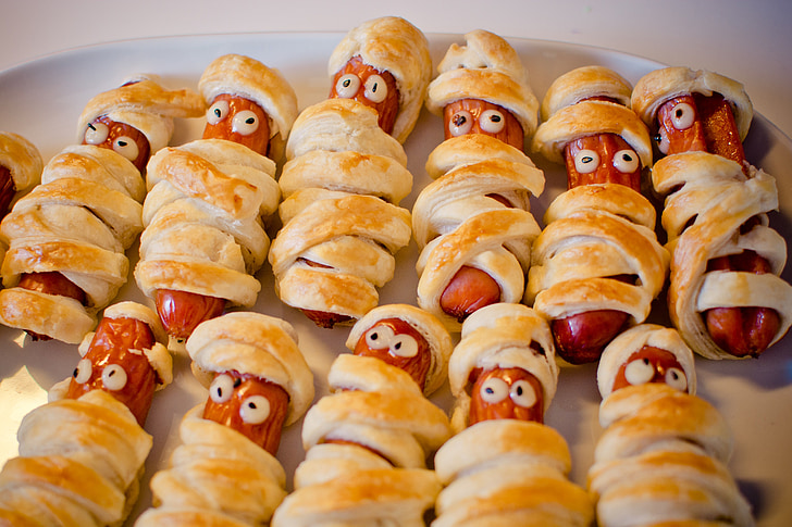 sausages in a dressing gown, sausage, mummies, party dish, finger food, puff pastry, eyes
