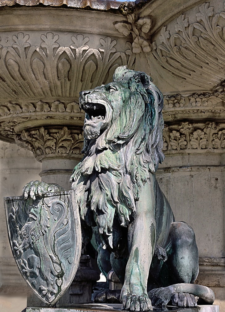 sculpture, lion, braunschweig, henry fountain