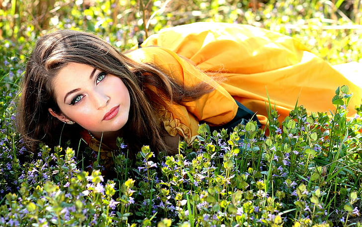 Κορίτσι, μπλε μάτια, σαγηνευτική, λουλούδια, ξανθός/ιά, ομορφιά, πριγκίπισσα