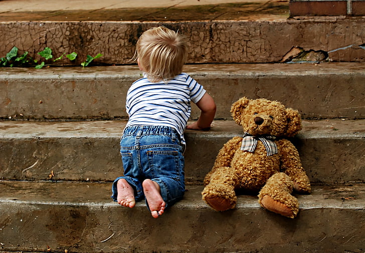 chłopiec, Dzieciństwo, kroki, Teddy, dziecko na zewnątrz, maluch, małe
