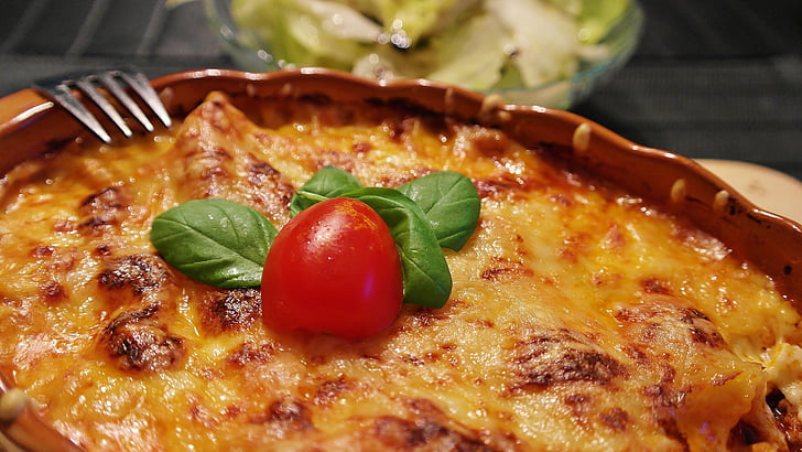 lasagne, nuudelit, juusto, tomaatit, vuokaan, Keramiikka mould, muotoiltu