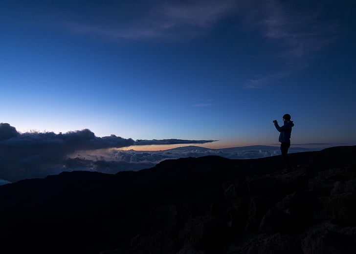 σιλουέτα, φωτογραφία, πρόσωπο, στέκεται, κορυφή, βουνό, Ανατολή ηλίου
