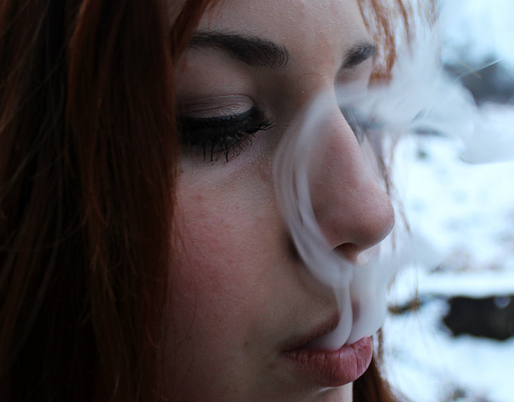 meitene, dūmi, acis, ziemas, sievietes, cilvēka sejā, sievietes