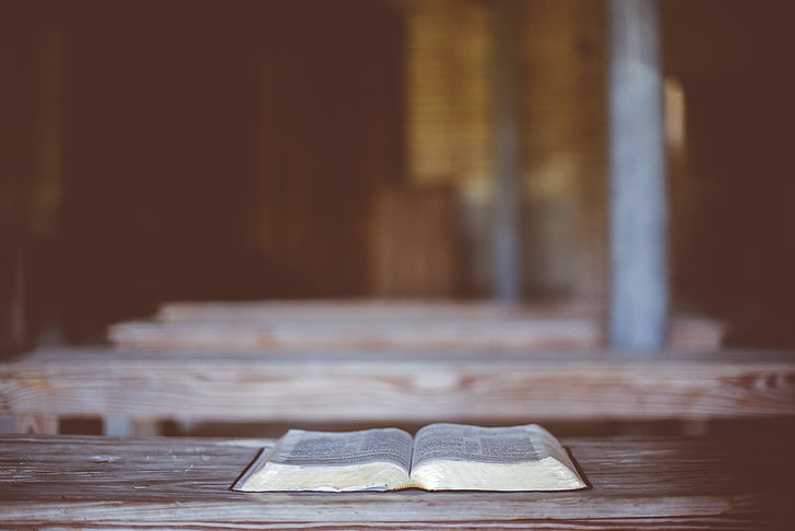 Abra, livro, tabela, banco, Bíblia, dentro de casa, sem pessoas