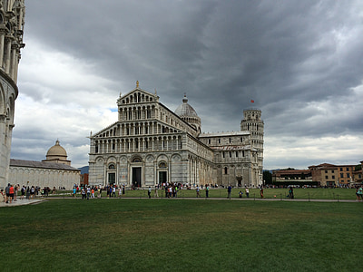 Pisa, Piazza del Miracolitól, santa maria assunta