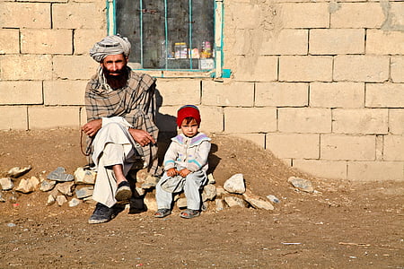 дочка, дитина, Афганістан, батько, сидячи, грязелікування, бідність