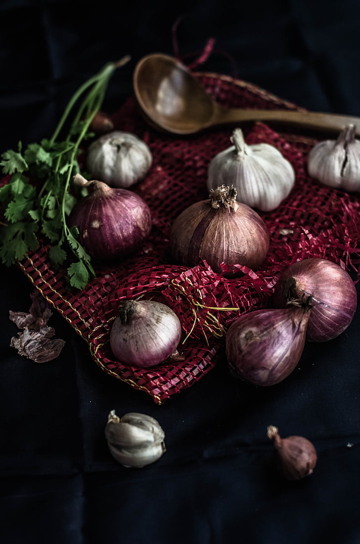 onion, garlic, vegetable, fresh, wooden spoon, herb, leaf