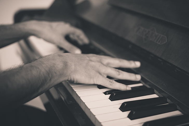 scala di grigi, fotografia, due, mani, pianoforte, mano, musica