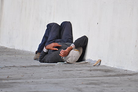 bezdomovcov, muž, betón, unavený