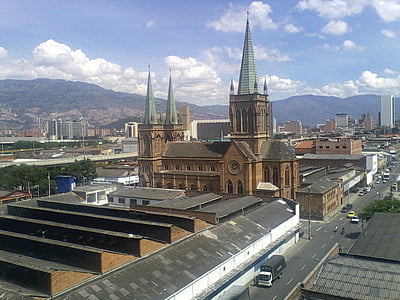 Medellín, grad, urbani krajolik, hram, pogled na grad, planine, ceste