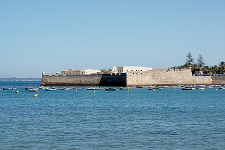 Kastil St catherine, Cadiz, Spanyol, laut