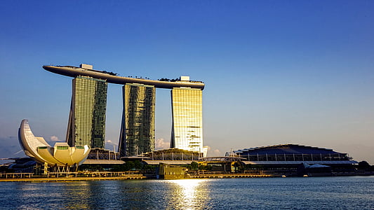 Singapur, Arenas de la bahía del Marina, museo ArtScience, punto de referencia, Río Singapur, cielo azul, Hotel