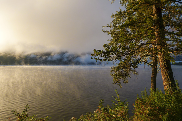 tidligt om morgenen, solopgang, skyer, canim sø, British columbia, Canada, landskab