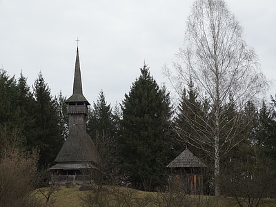 Igreja, vila, floresta, o Museu da aldeia