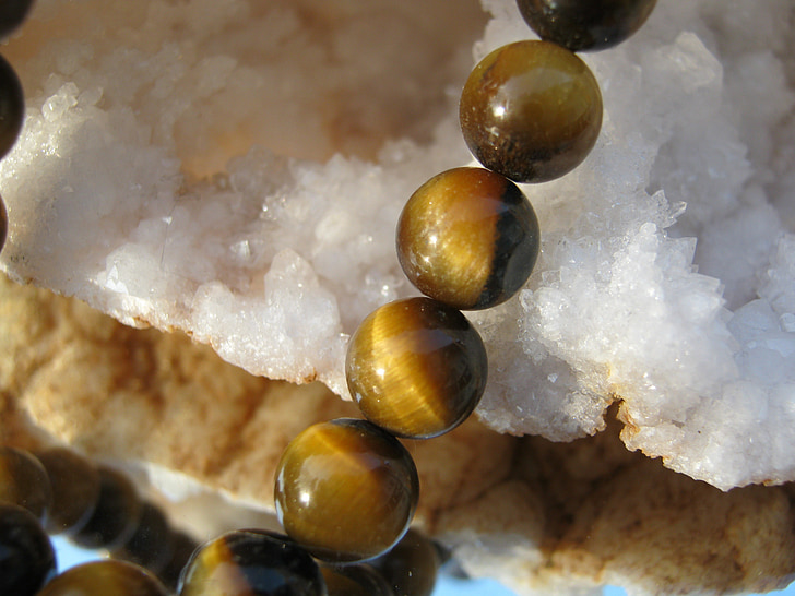 quartz, gem, minerals, chain, broken up, halves, druze