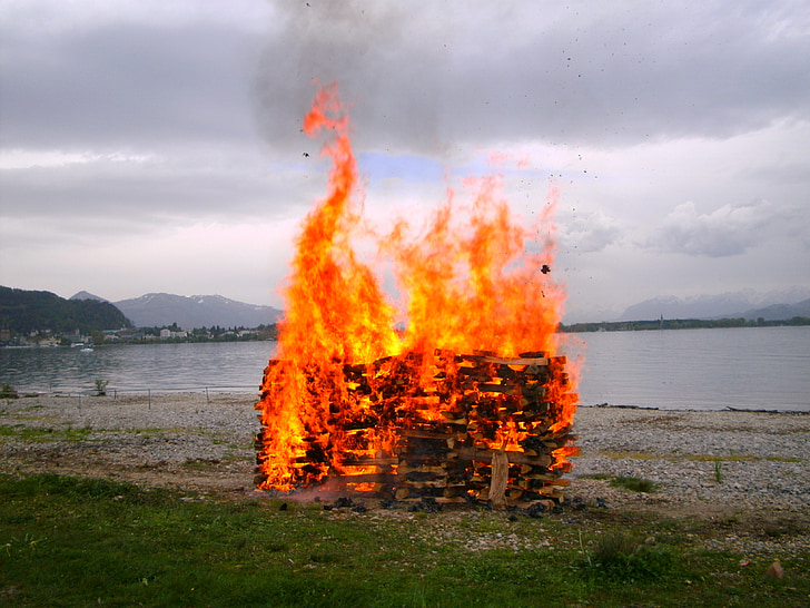огън, пламък, горя, езеро, вода