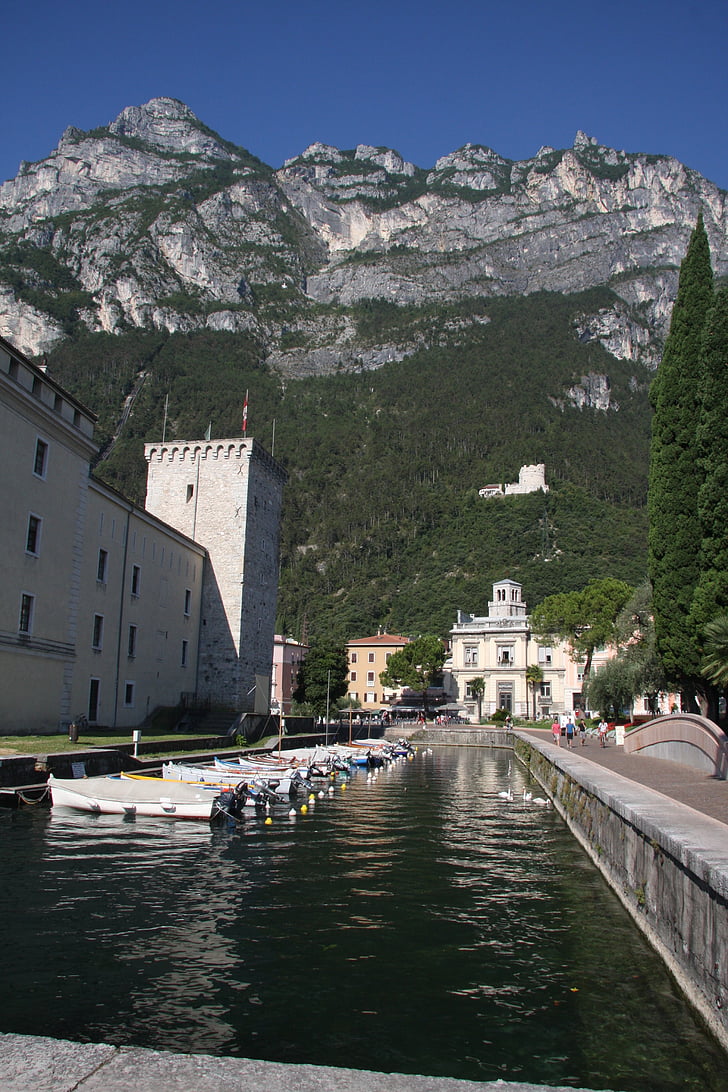 Riva, Italien, Gardasjön, båtar, Holiday, bergen, Europa