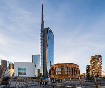 Milánó, Olaszország, Lombardia, divat, üzleti, bankok, felhőkarcoló