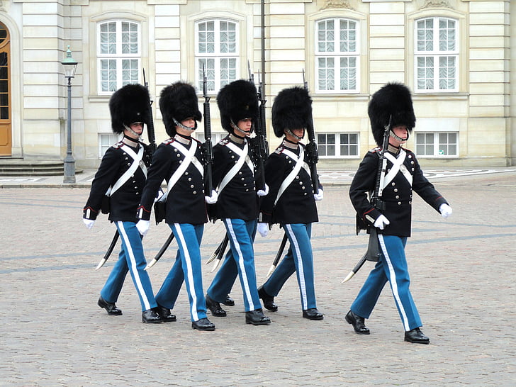 guards, amalienborg, palace, copenhagen, denmark, bearskin hats, soldiers