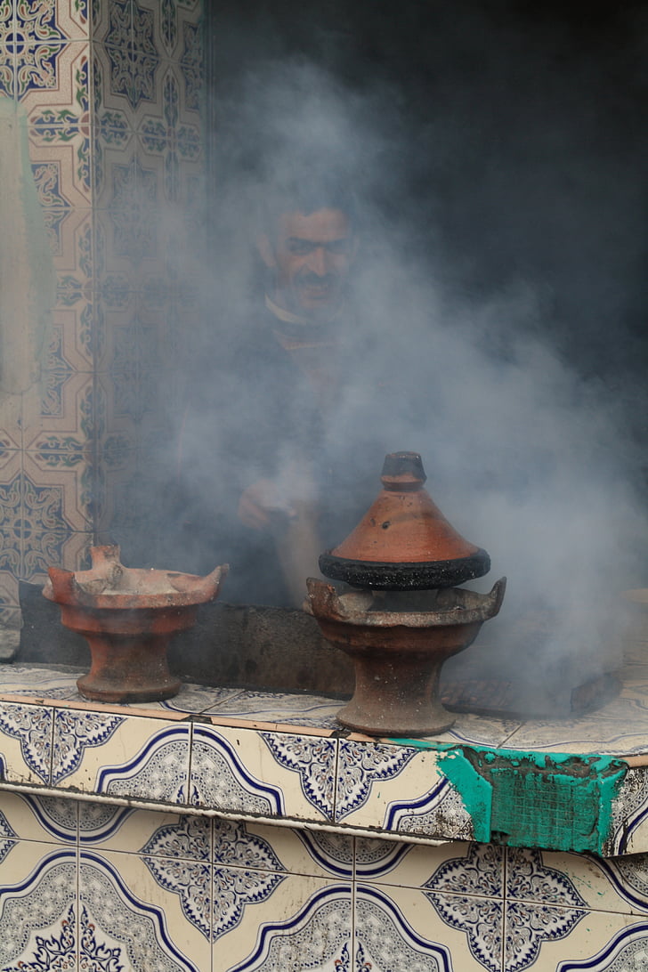 Marokas, pietūs, maisto gaminimas, Tajine, dūmai, virėjas, plytelės