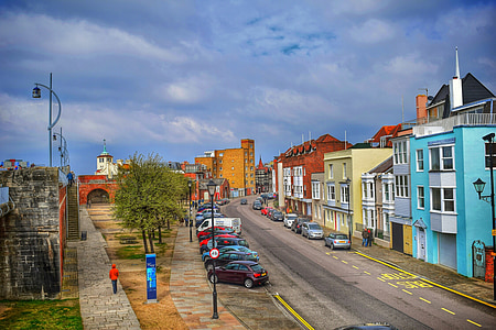 Portsmouth, staré město, Anglie, ulice, automobily, historické, obloha