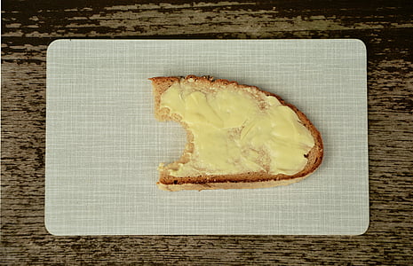 roti dan mentega, roti, mentega, digigit, nutrisi, Makanan, meliputi roti