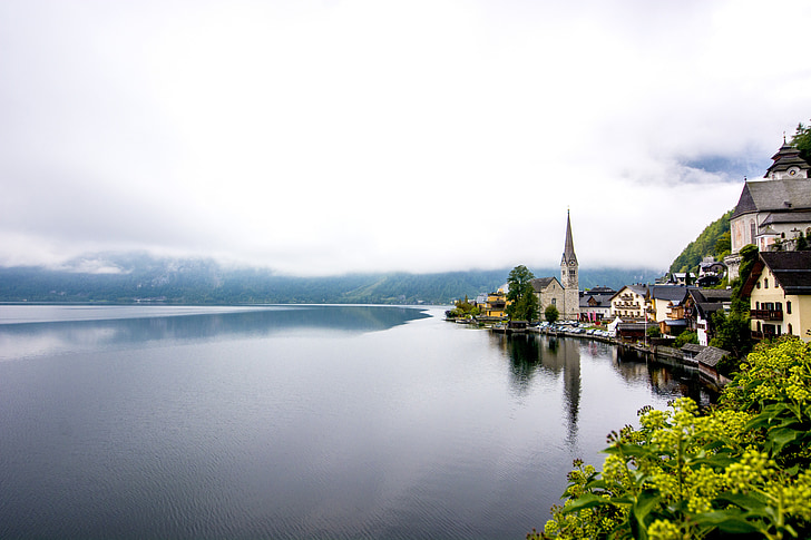 de Hallstatt, vista sobre el llac, en la matinada